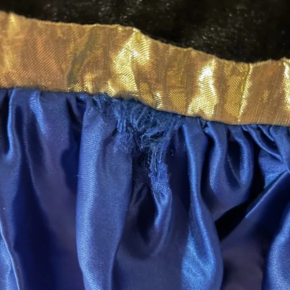 Halloween Frozen Anna Costume- 3 Year old——— small boo-boo on skirt needs TLC - Picture 5 of 6